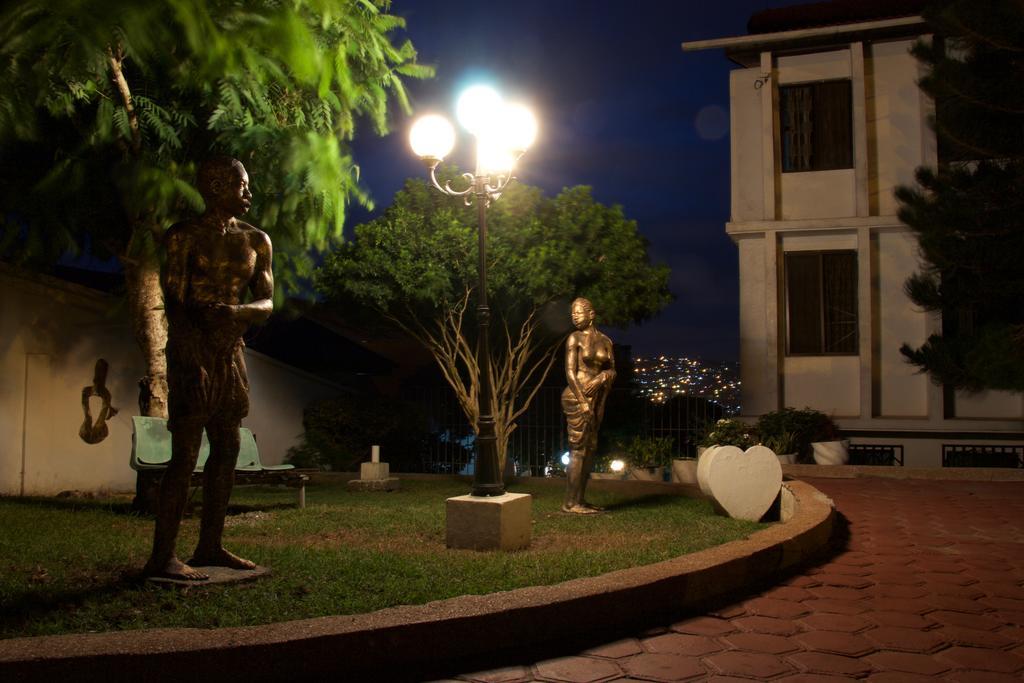 Hill View Hotel Mccarthy Hills Botianaw Exterior foto