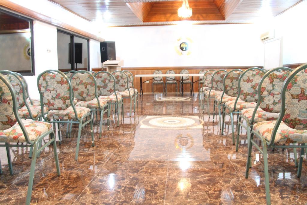 Hill View Hotel Mccarthy Hills Botianaw Exterior foto