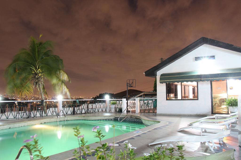 Hill View Hotel Mccarthy Hills Botianaw Exterior foto