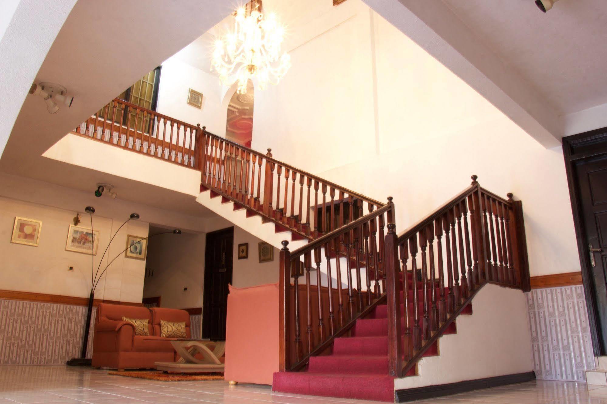 Hill View Hotel Mccarthy Hills Botianaw Exterior foto