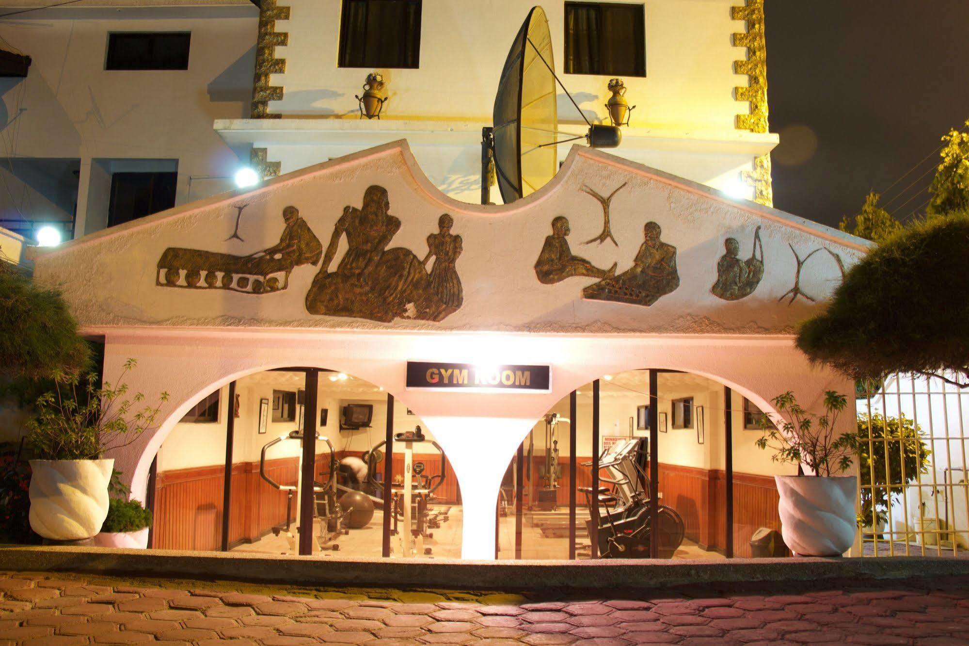 Hill View Hotel Mccarthy Hills Botianaw Exterior foto